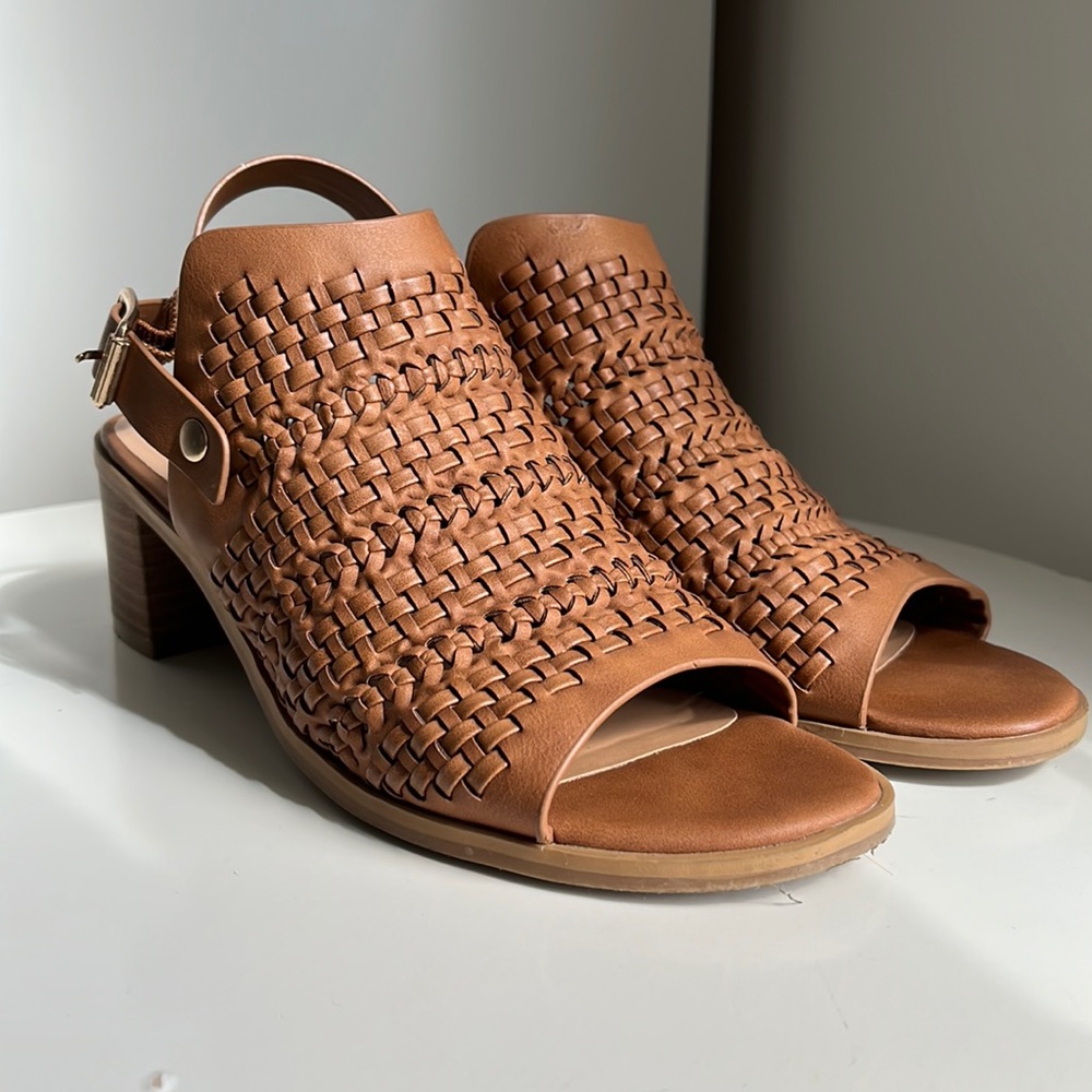 Universal Thread sandals